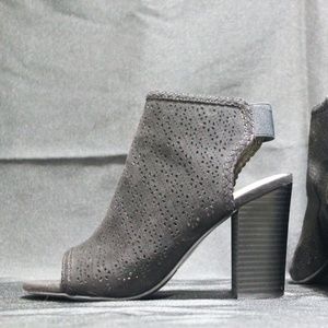 CHUNK HEEL CUT OUT PEEP TOE SUMMER PUMPS